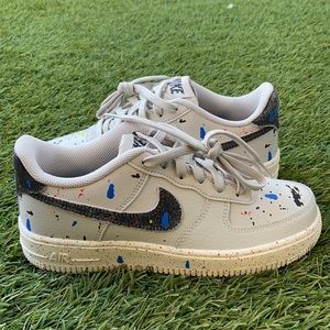 Nike Air Force 1 LV8 3